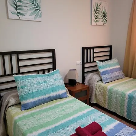 Bajo Calido Con Patio Y Piscina Privada!
