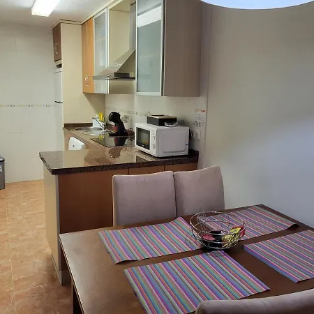 Bajo Calido Con Patio Y Piscina Privada! *