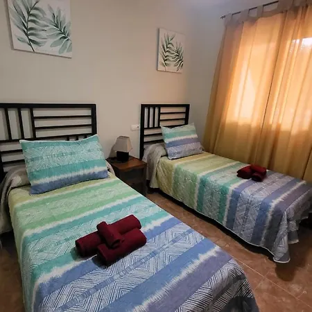 Apartment Bajo Calido Con Patio Y Piscina Privada!