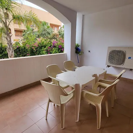Apartment Bajo Calido Con Patio Y Piscina Privada!