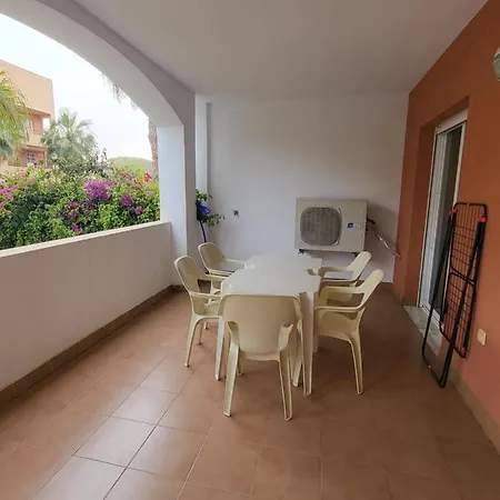 Bajo Calido Con Patio Y Piscina Privada!