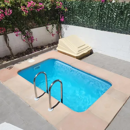 Bajo Calido Con Patio Y Piscina Privada!